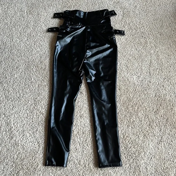 Black leather pants by Shein - Picture 2 of 11
